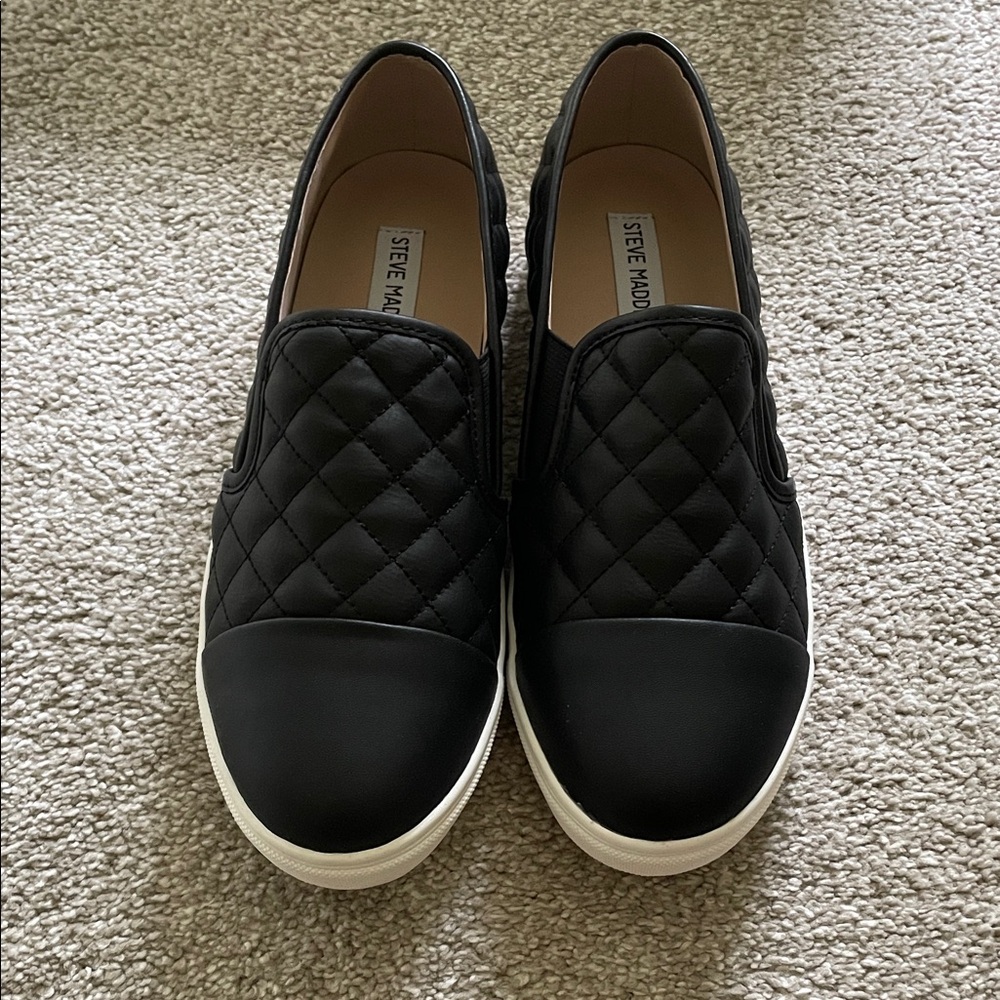 NIB Steve Madden Zaander Black Quilted Slip-Ons